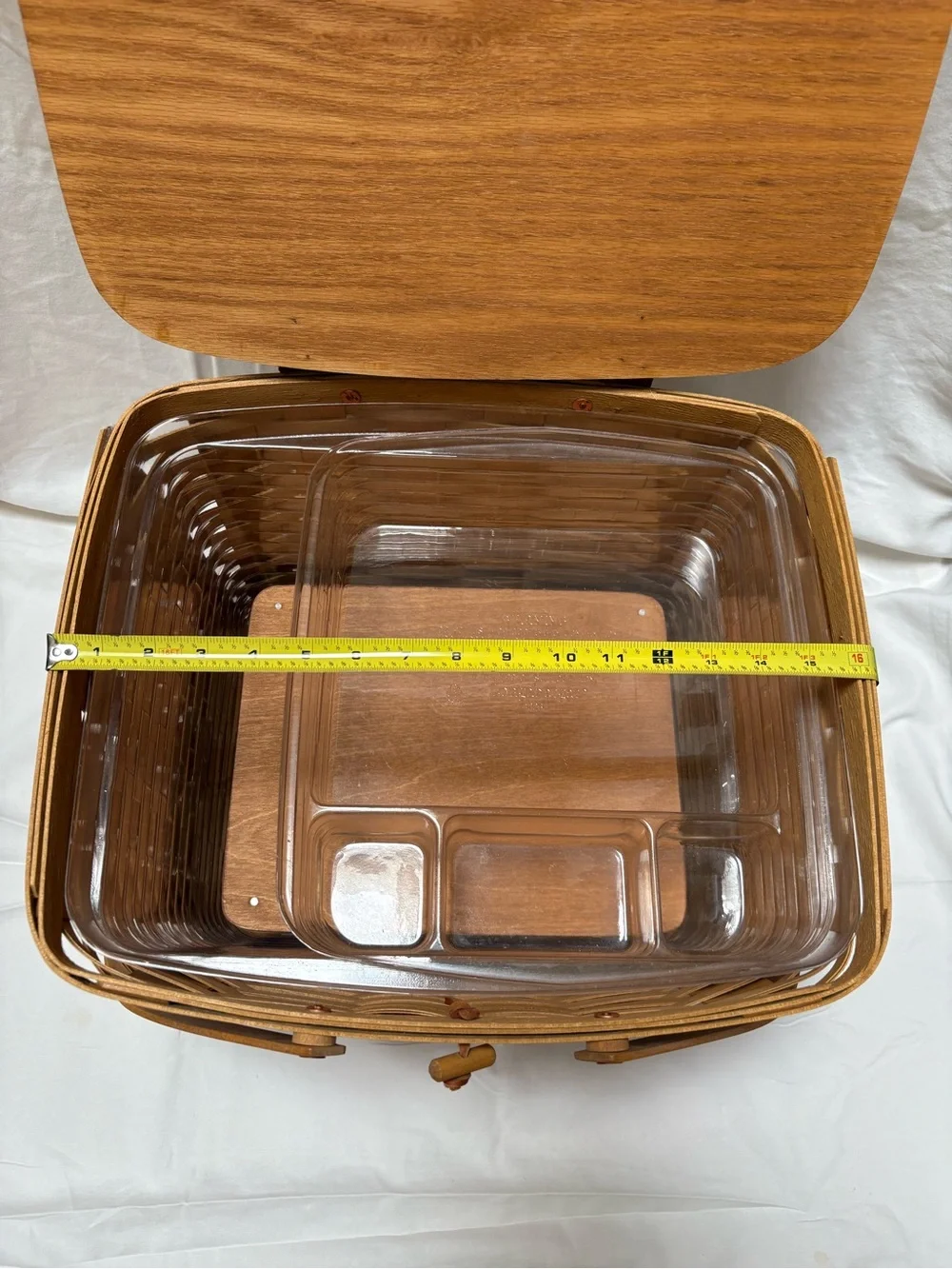 Longaberger Large Picnic Basket with Lid model 18122 in Light Brown